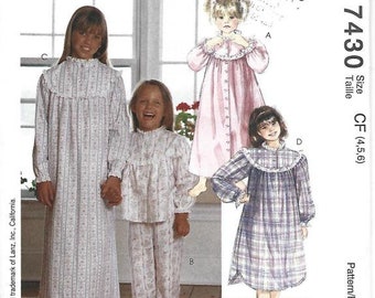 Vintage 1990's Kleding Meisjeskleding Pyjamas & Badjassen Pyjama Rompers en onesies 18 Mos. Pink Floral Rompers Girls with White Lace Yoke 