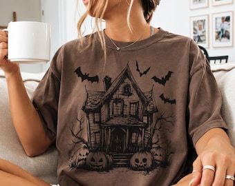 Haunted House Halloween Shirt, Spooky Pumpkin T-Shirt, Vintage Halloween Tee, Gothic Haunted House Shirt, Comfort Colors Halloween Shirt