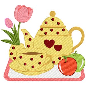 Pode incluir: Um bordado com uma chaleira, xícara e vaso amarelos com bolinhas vermelhas e motivos de coração. Tulipas cor-de-rosa e maçãs vermelhas e verdes completam o design, sobre uma superfície branca com borda rosa.