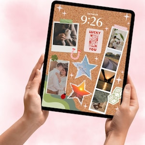 Corkboard IPad Wallpaper Herunterladbare Lucky IPad Wallpaper Rosa und Grün Visionboard Hintergrund Bearbeitbare Wallpaper