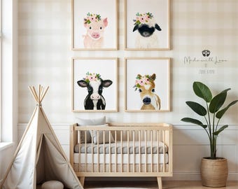 Estampados florales rosas con animales de granja, decoración infantil en acuarela.