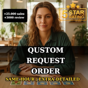 Puede incluir: Una persona con camisa verde oscuro sentada en una mesa con cinco cartas de tarot. El texto incluye +25.000 sales, +3000 review, 5 STAR RATING, QUSTOM REQUEST ORDER y SAME HOUR | EXTRA-DETAILED. La imagen muestra un anuncio de servicio profesional.
