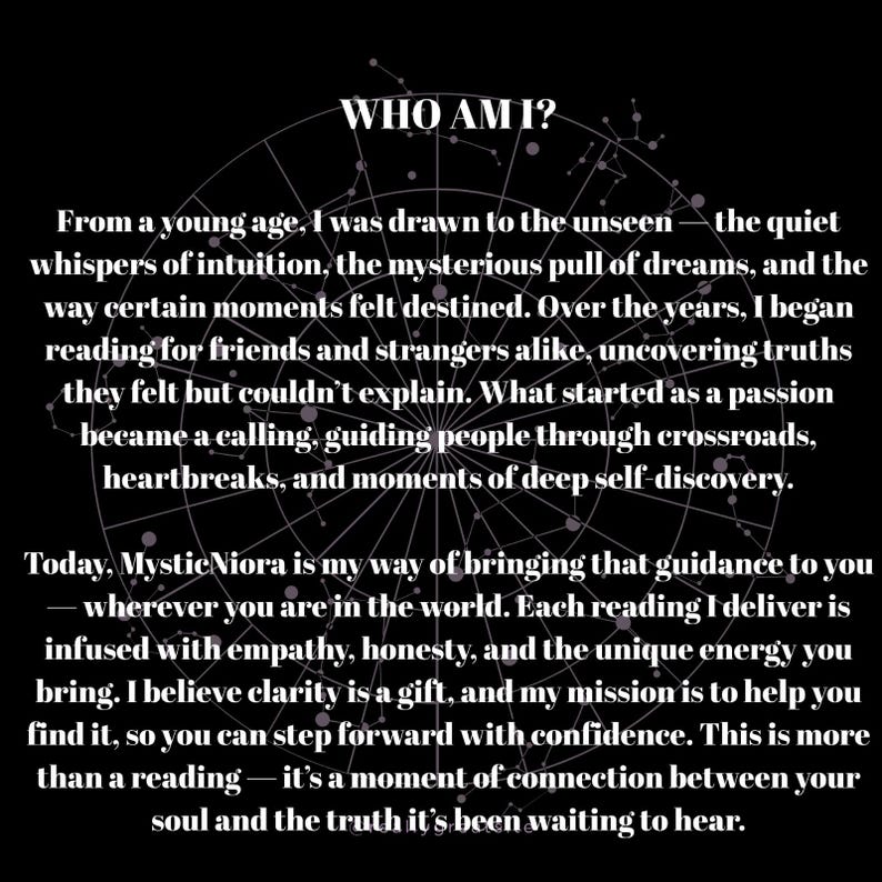 Puede incluir: Fondo negro con texto blanco que dice "WHO AM I?" y una descripci&oacute;n de los servicios de Mystic Niora. El texto describe la intuici&oacute;n, los sue&ntilde;os y la orientaci&oacute;n ante los desaf&iacute;os de la vida.