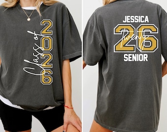 Personalisiertes Senior 2026 Shirt, Klasse von 26 Shirt, Abschlussfeier 2026 Tshirt, Komfortfarben Benutzerdefiniertes Name Abschlussgeschenk, Klasse von 2026 Senior
