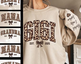 Benutzerdefinierte Leopard Gigi Sweatshirt mit Kindername auf dem Ärmel, personalisiertes Gigi Sweatshirt, Geschenk für Gigi, Weihnachtsgeschenk Gigi Est 2025 Sweatshirt
