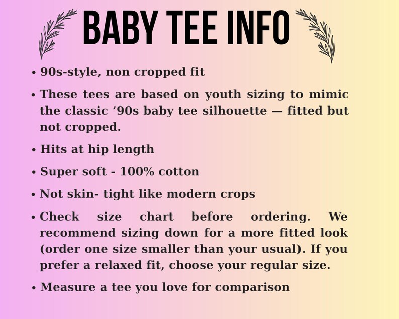 Może przedstawiać: Grafika z czarnym tekstem "BABY TEE INFO" na r&oacute;żowo-ż&oacute;łtym tle. Tekst opisuje cechy koszulki, w tym styl z lat 90., nie przycięty, długość do bioder i 100% bawełny.