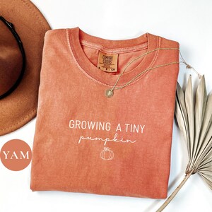 Chemise pour faire-part de grossesse Comfort Colors : Growing A Little Pumpkin