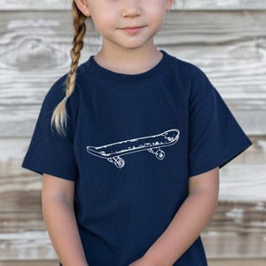 Minimalist Skateboard Line Art T-Shirt: Urban Skater Style