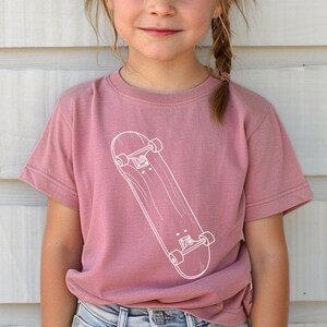 Minimalist Skateboard Line Art T-Shirt: Urban Skater Style