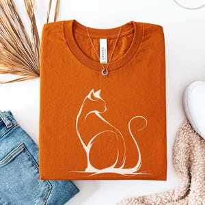 Cat Design Shirt, Autumn Graphic Tee, Casual Fall Outfit, Unisex Graphic T Shirt, Cozy Autumn Apparel, Animal Lover Gift