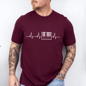 Klavier Herzschlag T-Shirt, Musik-Liebhaber-Geschenk, Pianist-T-Shirt, Keyboarder-Bekleidung, Musiker-Shirt, Musikinstrument-Grafik, einzigartiges Design