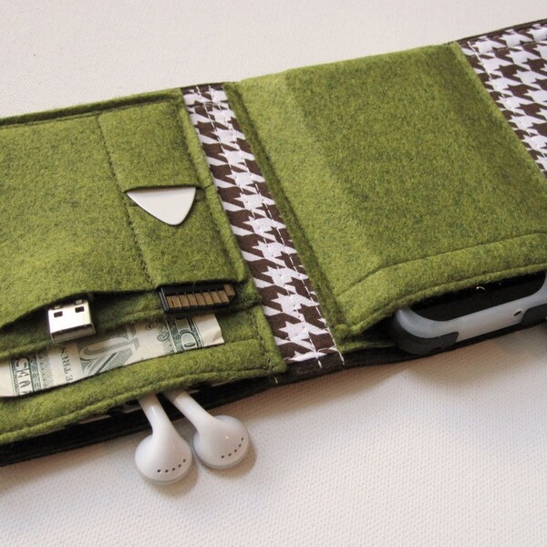 Nerd Herder gadget wallet in Moss Forest for iPod, Android, iPhone, camera, earbuds, SD cards, USB, extra batteries, guitar picks,