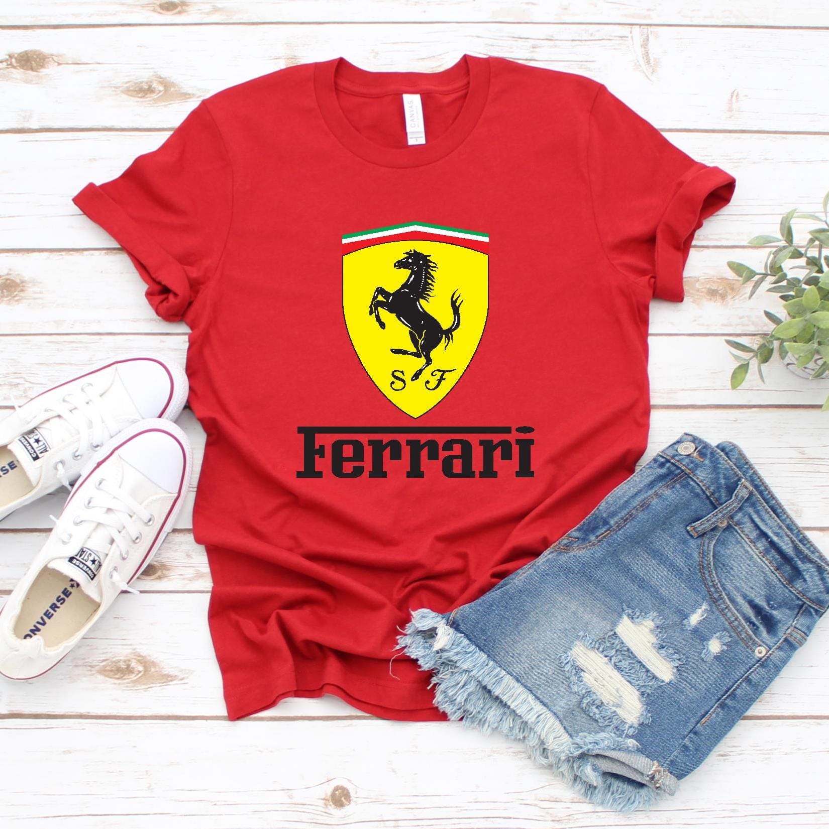 【関税 送料無料】FERRARI ロゴ Tシャツ T-shirt with Ferrari logo graphic in Black for Men | Ferrari®