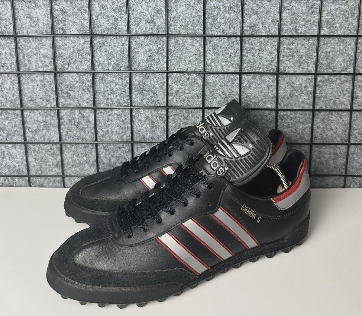 adidas サッカーシューズ ブラック/ホワイト　ヴィンテージ　90年代 Adidas vintage football shoes - Etsy 日本