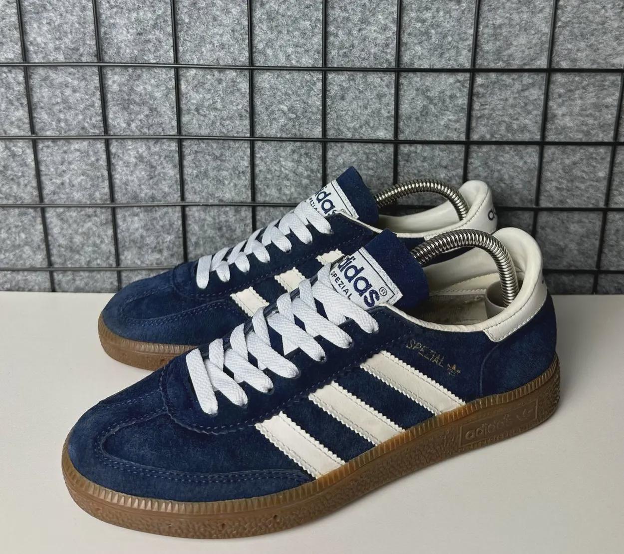adidas gazelle silver green womens Adidas Gazelle Suede Trainers In Navy White main image 0