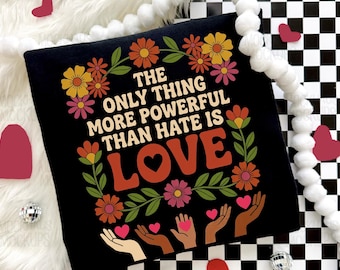 Das Einzige, was mächtiger ist als Hass ist Liebe png, Bad Bunny Zitate png, Benito Bowl png, Liebe Positive Zitate Retro png, Liebe gewinnt Shirt