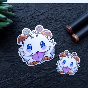 Poro Cookie Vinyl Aufkleber | Niedliche League of Legends Fan Kunst | Kawaii Gaming Aufkleber | Wasserfester Laptop- oder Journal-Aufkleber | Gamer Geschenk