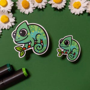 Süße Chamäleon-Vinyl-Aufkleber | Glänzende laminierte Oberfläche | Wasserfestes Dekor für Laptop, Flasche und Planer | Spaß Dschungeltier Geschenkidee