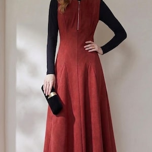 Minimalist Sleeveless Dress – Elegant Zipper Detail Round Neck Commuter Dress