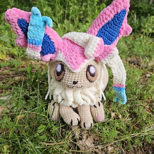 Eevee with Eeveelution Hats