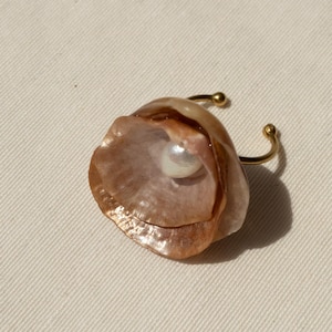 Anello unico in conchiglia: perla barocca, conchiglia naturale, gioielli grezzi dell'oceano, vibrazioni da sirena, fatto a mano