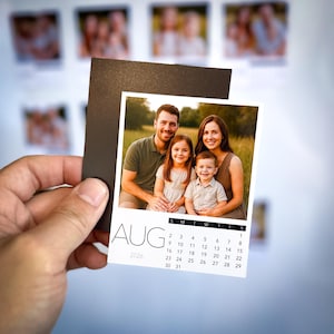 Calendario Magnetico 2026 | Foto Personalizzata | Lingua a Scelta | Regalo Unico | Mini Calendario da Frigo | Ricordo Mensile