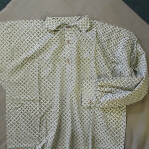 18 Neck Green & White Print Cotton Shirt Fold Down Collar Placket Front ...