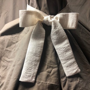 String silk necktie - white - for Civil War, Victorian, Cowboy, Wild West, Prairie, Gambler reenacting - historic/old fashion/bounding tie