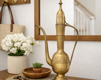 Hoge vintage Indiase koperen kan met gegraveerde Mughal Aftaba-kan - 49 cm / 20"