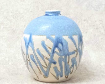 Studio Pottery Bud Vase - korenbloemblauw penseelglazuur - 11 cm (4,3")