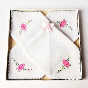 Four Heirloom Antique Hanky Set / 1950s Bridal Trousseau Never Used Lot Hand Appliqued Hankies
