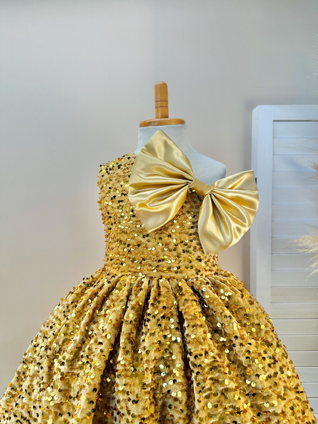 i saw it first gold dress Sequin Velvet Girl Dress: One Shoulder Bow Party SPRING30