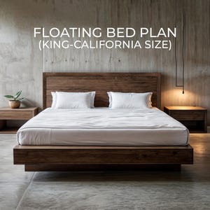 Puede incluir: Un plano de cama flotante para una cama king-size de California. El marco de la cama es de madera oscura y presenta un cabecero y una plataforma de perfil bajo. La cama está hecha con sábanas y almohadas blancas. El texto "FLOATING BED PLAN (KING-CALIFORNIA SIZE)" está en la parte superior.