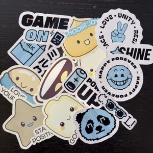 AUTOCOLLANTS PERSONNALISÉS ! Envoyez-moi un message pour créer un sticker personnalisé pour votre esthétique de tous les jours !