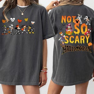 Maglietta per la festa di Halloween di Topolino non così spaventosa, maglietta per la famiglia di Halloween, felpa di Halloween Disney, regalo di Halloween, maglietta di Topolino e i suoi amici