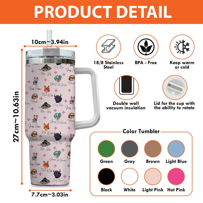 Puede incluir: Un vaso de acero inoxidable con asa, que mide 27 cm de alto y 7,7 cm de ancho. El vaso presenta un fondo rosa con ilustraciones de animales de dibujos animados y texto. Disponible en varios colores.
