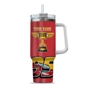 Puede incluir: Un juego de tres tazas de cer&aacute;mica con un acabado mate moteado. Las tazas son de color crema, gris claro y gris oscuro. Cada taza tiene un dise&ntilde;o simple y minimalista y un asa redondeada.