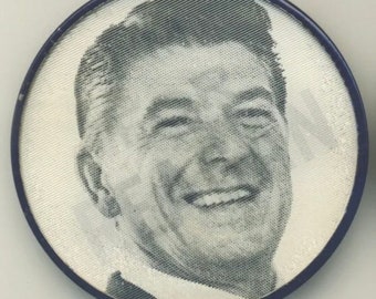 Reagan Campaign Pin!  Unusual Vintage “Vari-Vue” Lenticular Ronald Reagan Political Pin!  VERY RARE, and FUN!