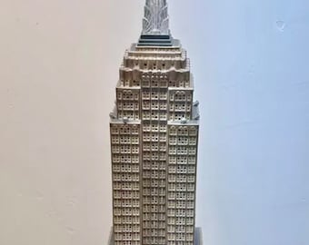 Empire State Building! By Dept 56! RARE, Hard-to-Find Gorgeous Lighted Replica of the Famous NewYork City Iconic Tower!