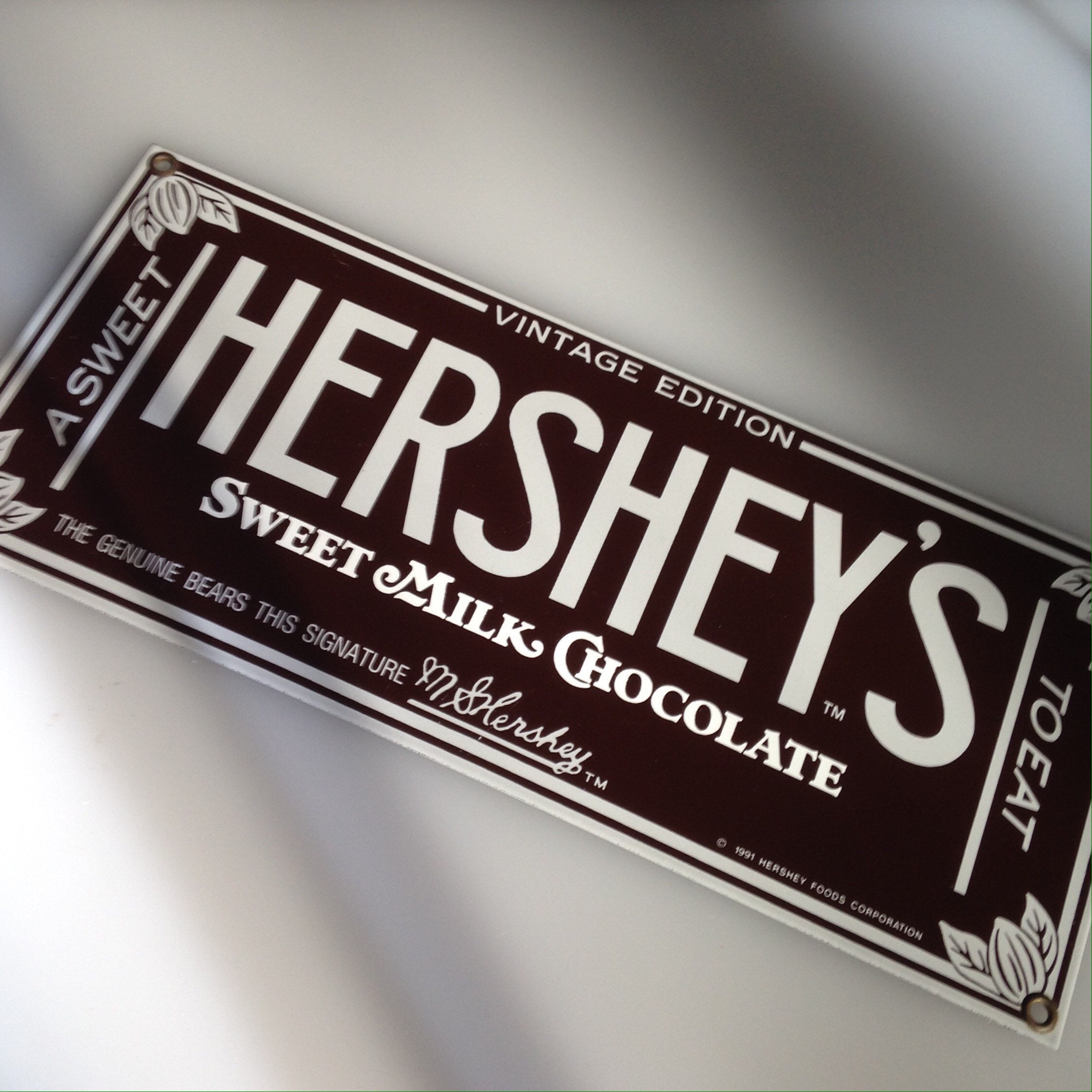 HERSHEY'S CHOCOLATE! Beautiful Porcelain-on-steel Sign, 
