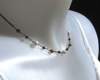 Tri-Colored Pearl Necklace - Red Gold White - Space Ghost