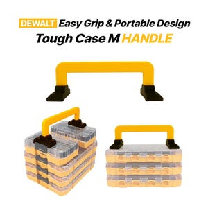Pode incluir: Uma alça DeWalt Tough Case M amarela e preta com um design portátil e de fácil aderência. A imagem mostra a alça sozinha e acoplada a pilhas de estojos de armazenamento de plástico transparente com detalhes em amarelo e preto para ferramentas.