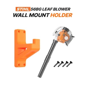 Op de afbeelding: Oranje wandhouder voor een Stihl 56BG bladblazer. De afbeelding toont de houder, een bladblazer en schroeven. De tekst op de afbeelding luidt "Stihl 56BG Leaf Blower Wall Mount Holder."