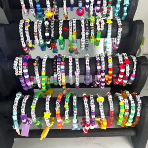 Handgemaakte Kandi-armbandbundel: woordspelingen, EDM Rave Favors