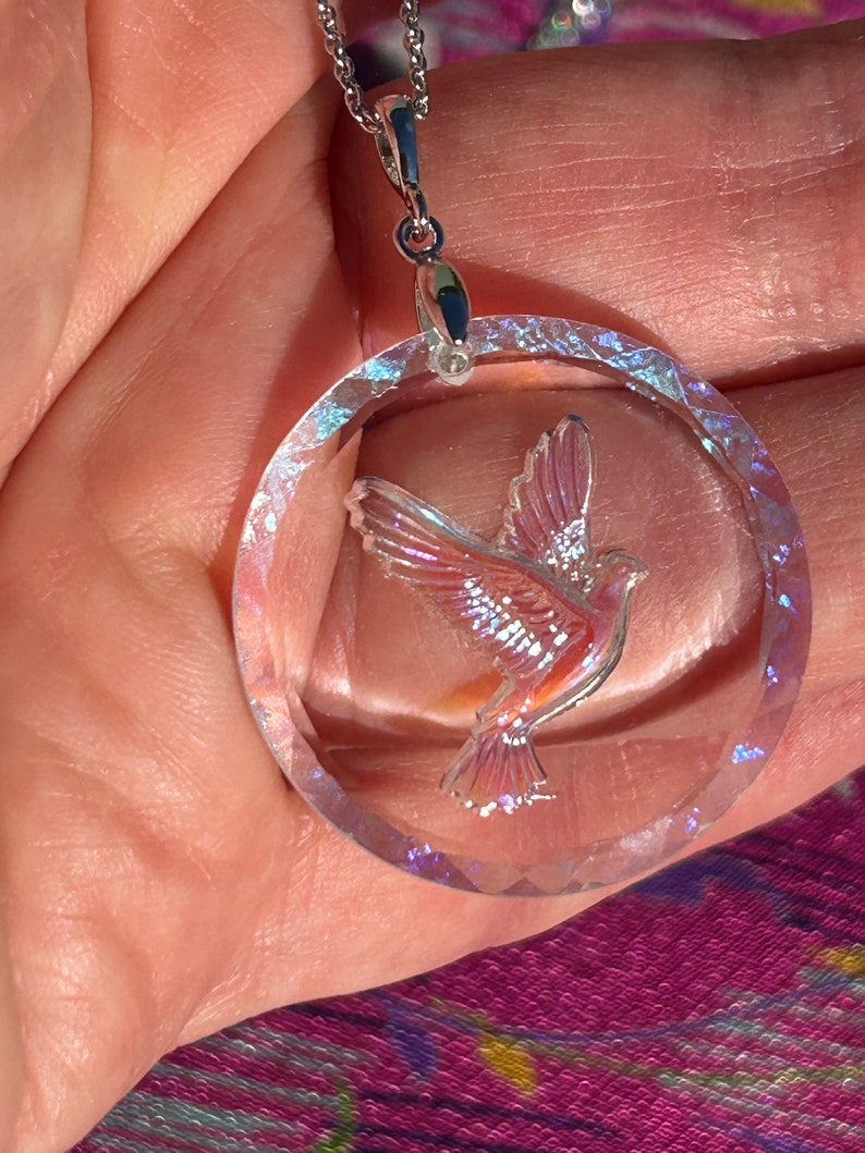 Collier vintage avec pendentif en argent en forme d'oiseau qui vole en verre taille-douce, aurore boréale colombe image 7