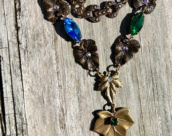 Cottagecore kristallen regenboogbladketting, art nouveau-gebladerte, koperen gouden vintage sieraden, elf pixie-feeënbos, Oostenrijkse kristallen