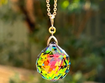 Naszyjnik z wisiorkiem w kształcie kuli dyskotekowej Swarovski Vintage: łańcuszek platerowany 16-karatowym złotem lub srebrem