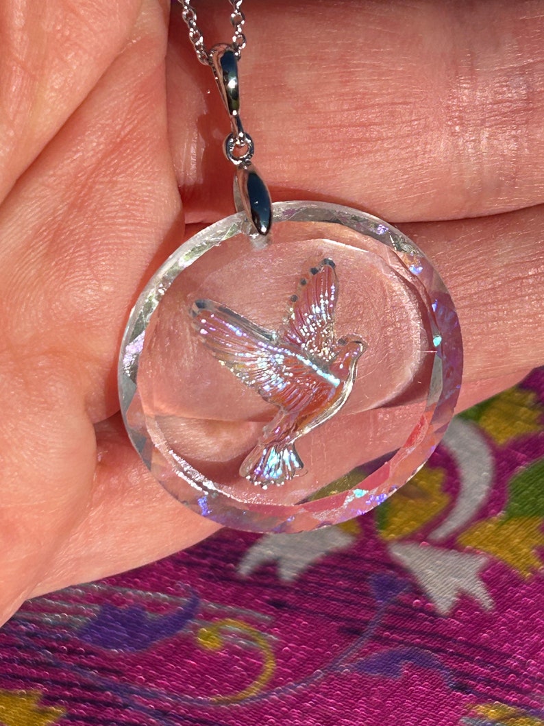 Collier vintage avec pendentif en argent en forme d'oiseau qui vole en verre taille-douce, aurore boréale colombe image 6