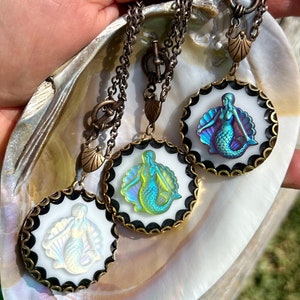 Lalique inspired frosted aurora clear mermaid glass shell pendant gold deco nouveau necklace, white