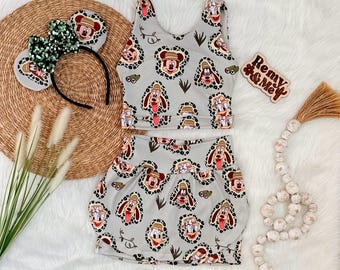 Conjunto Disney Safari para niñas hecho a mano: camiseta de tirantes y falda pantalón del Reino Animal - Traje Disney infantil